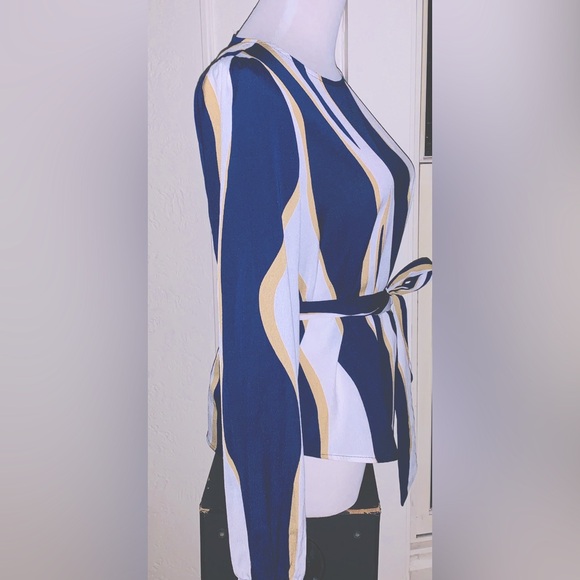 SHEIN Blue Beige and White Tie Front Peplum Blouse Sm 3/$15 - Picture 11 of 11